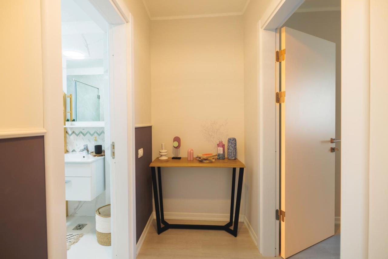 Apartamento Downtown Hidden Garden With Jacuzzi In Bucarest Exterior foto