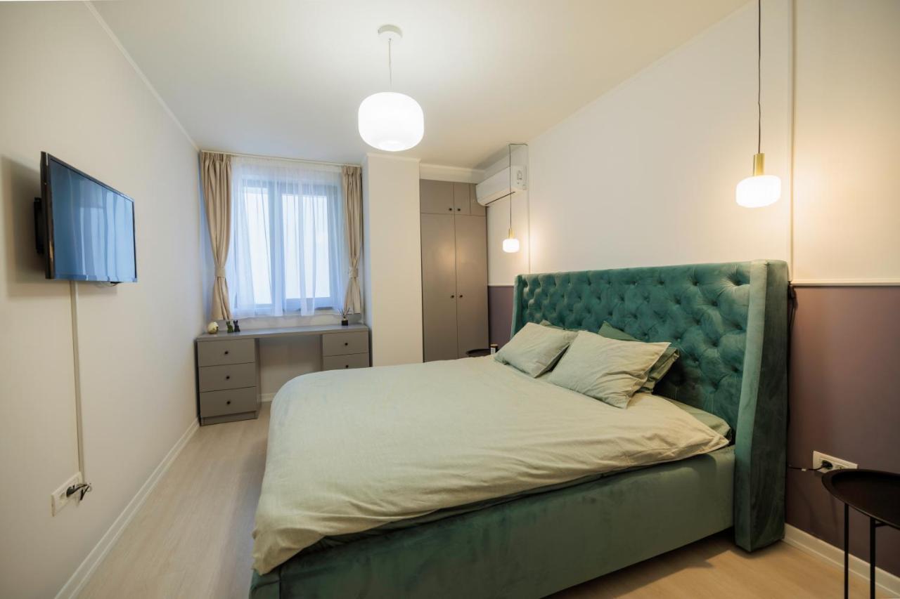 Apartamento Downtown Hidden Garden With Jacuzzi In Bucarest Exterior foto