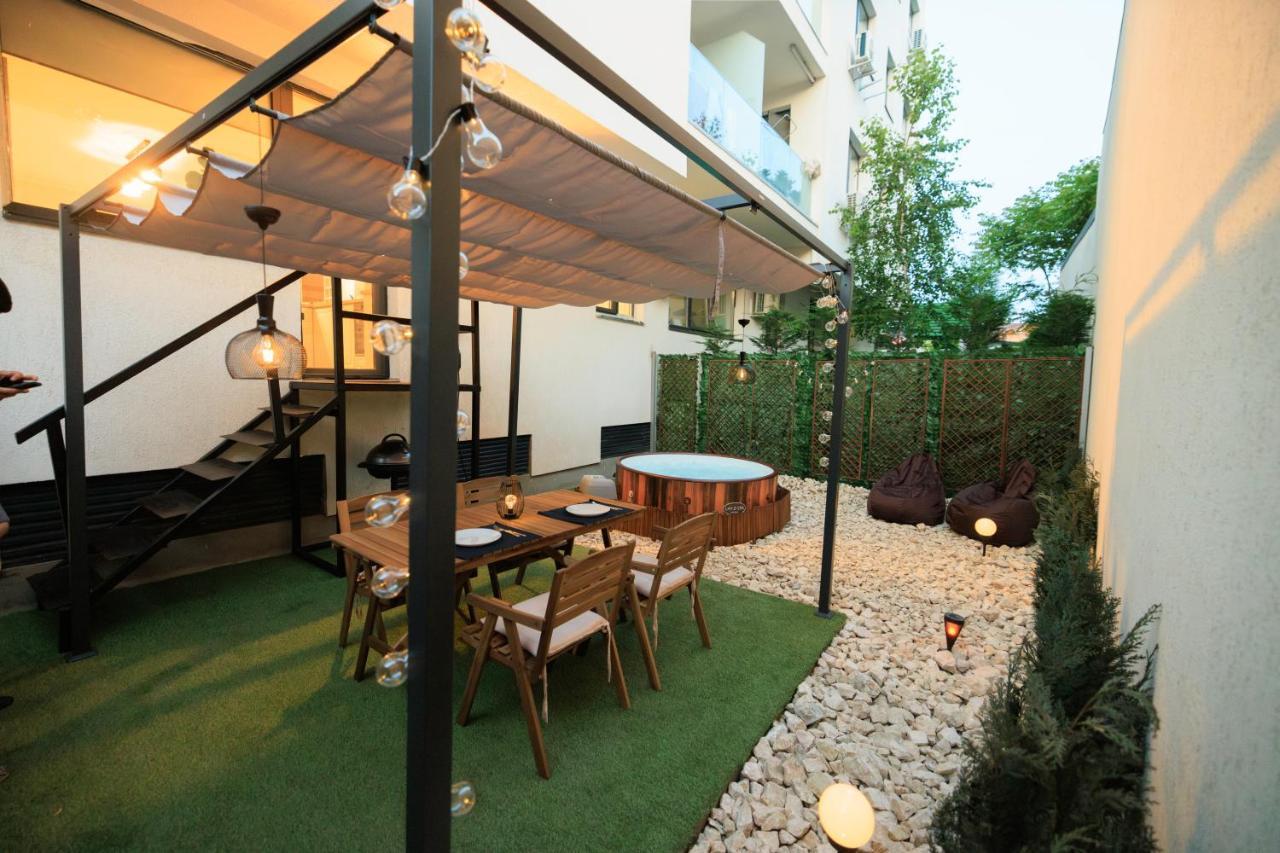 Apartamento Downtown Hidden Garden With Jacuzzi In Bucarest Exterior foto